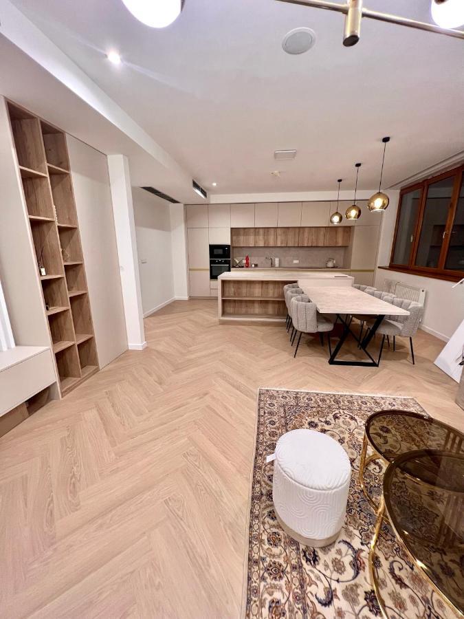 Stylish 3 Bedroom Apartment In The Hearth Of City Center With History Bratislava Exterior photo