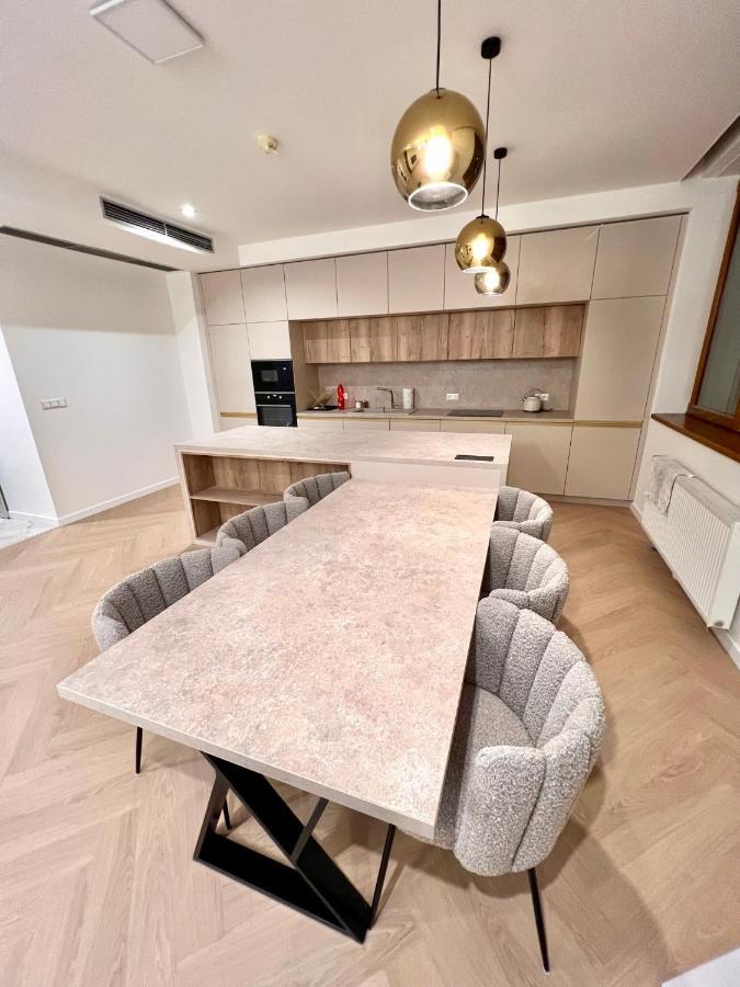 Stylish 3 Bedroom Apartment In The Hearth Of City Center With History Bratislava Exterior photo